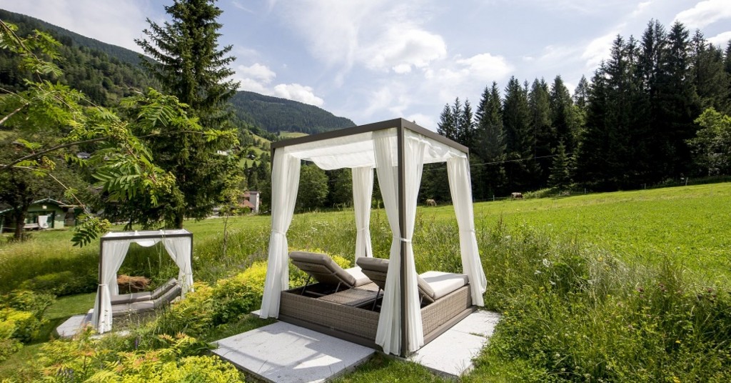 Relaxmöbel in der Gartenoase - Kärntnerhof-Tom Lamm