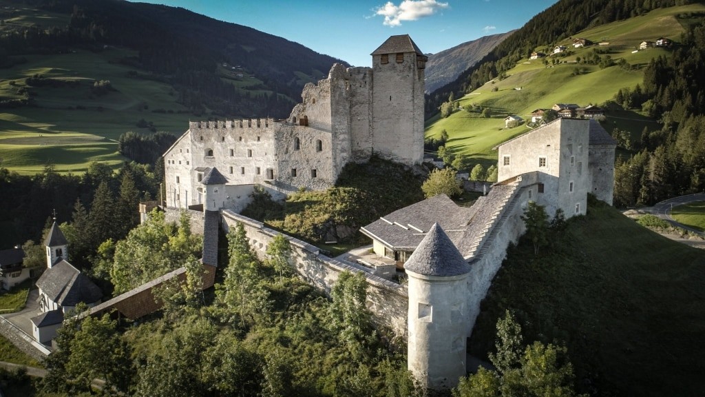 Burg Heinfels Drohnenansicht_TVB Osttirol_Alexander Zeidler_Heinfels