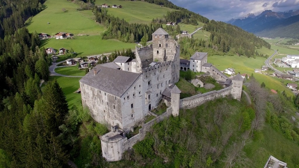 Burg Heinfels - Drohnenaufnahme_TVB Osttirol_Zeidler Alexander_Heinfels