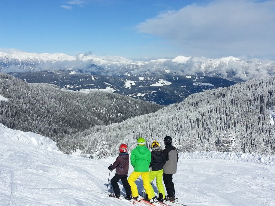 Familienurlaub beim Skifahren